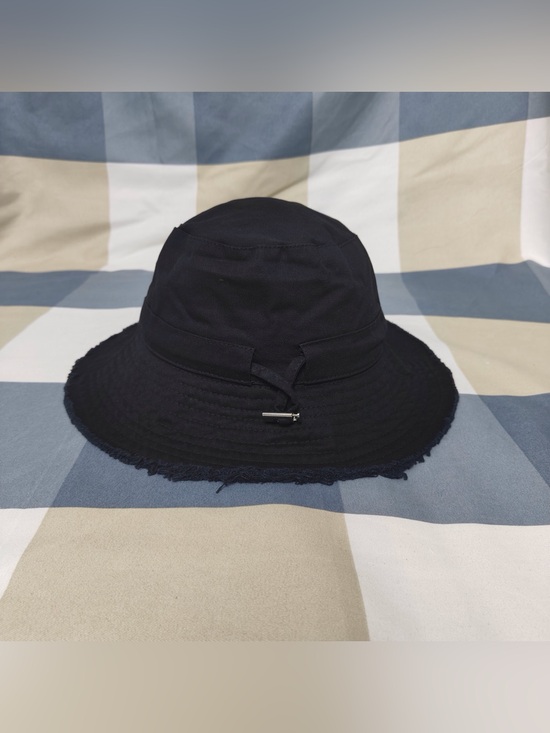 ?Jacquemus Black Bucket Hat with White Logo Tag main image 6